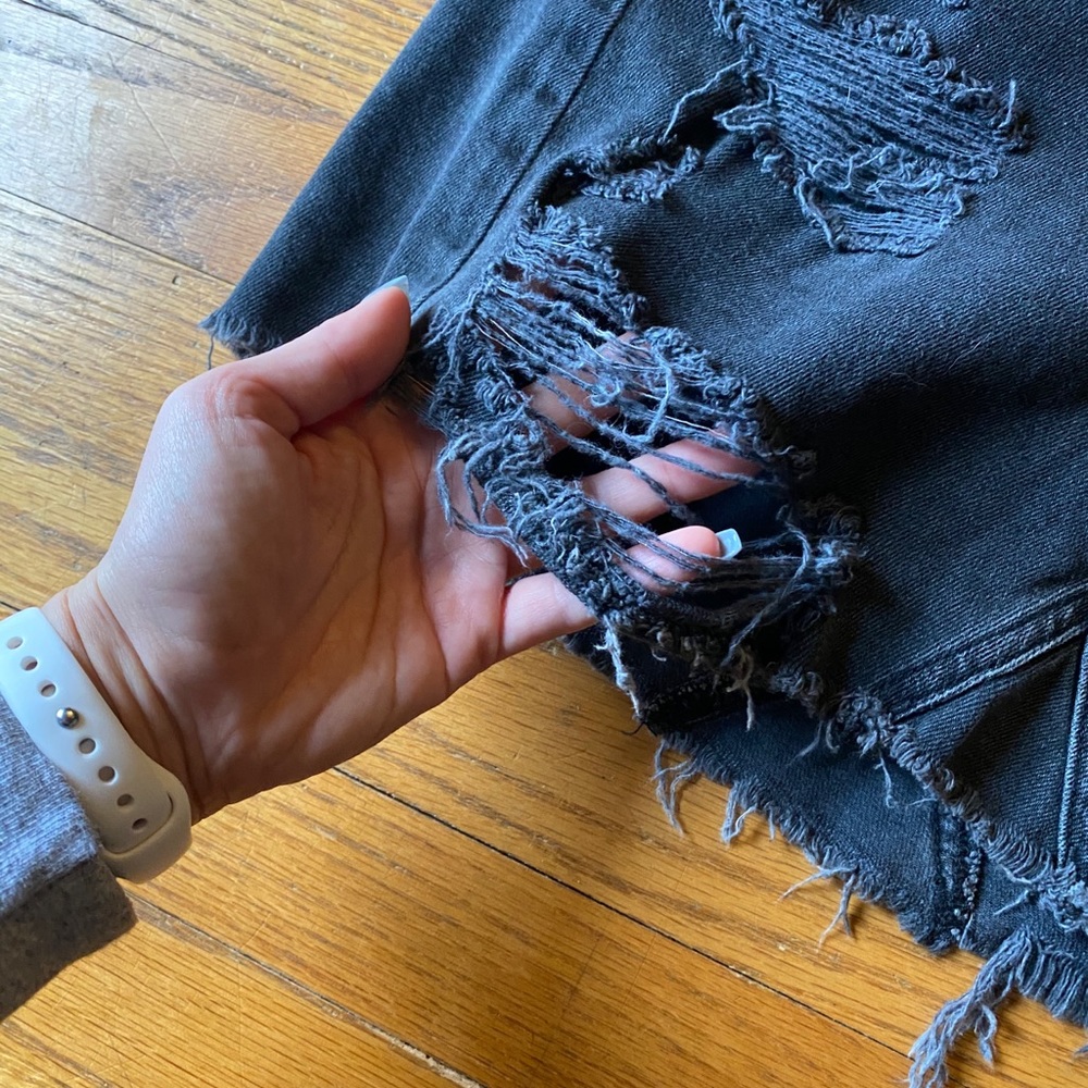 Black distressed American Eagle jean skirt sz 4 - Picture 2 of 5